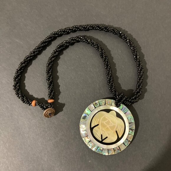 Abalone Shell Sea Turtle Pendant Necklace Black Beaded Strand - Picture 2 of 4